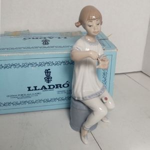 Lladro Pajama Manicurist porcelain girl with nail polish figurine w box